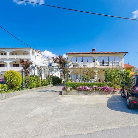 Apartments Mijatovic Lopar Exterior photo