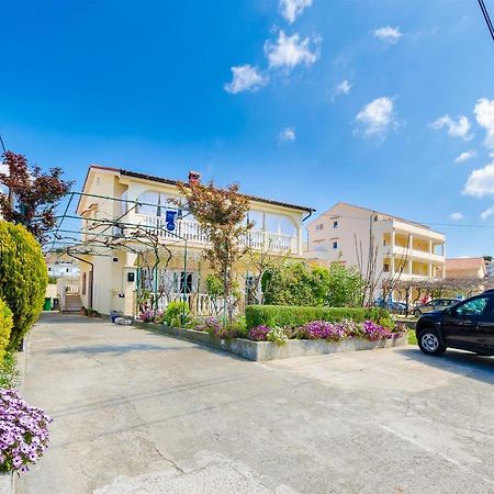 Apartments Mijatovic Lopar Exterior photo