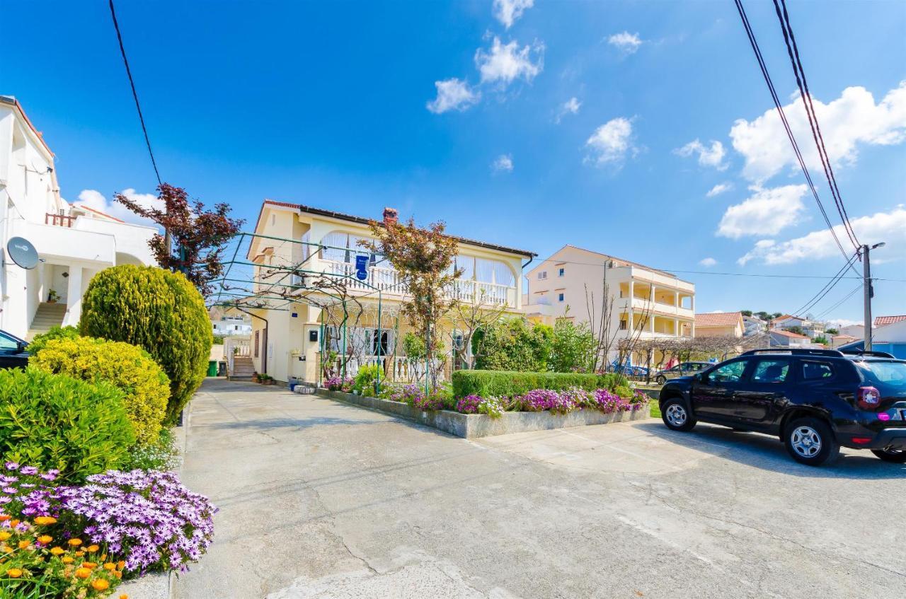 Apartments Mijatovic Lopar Exterior photo