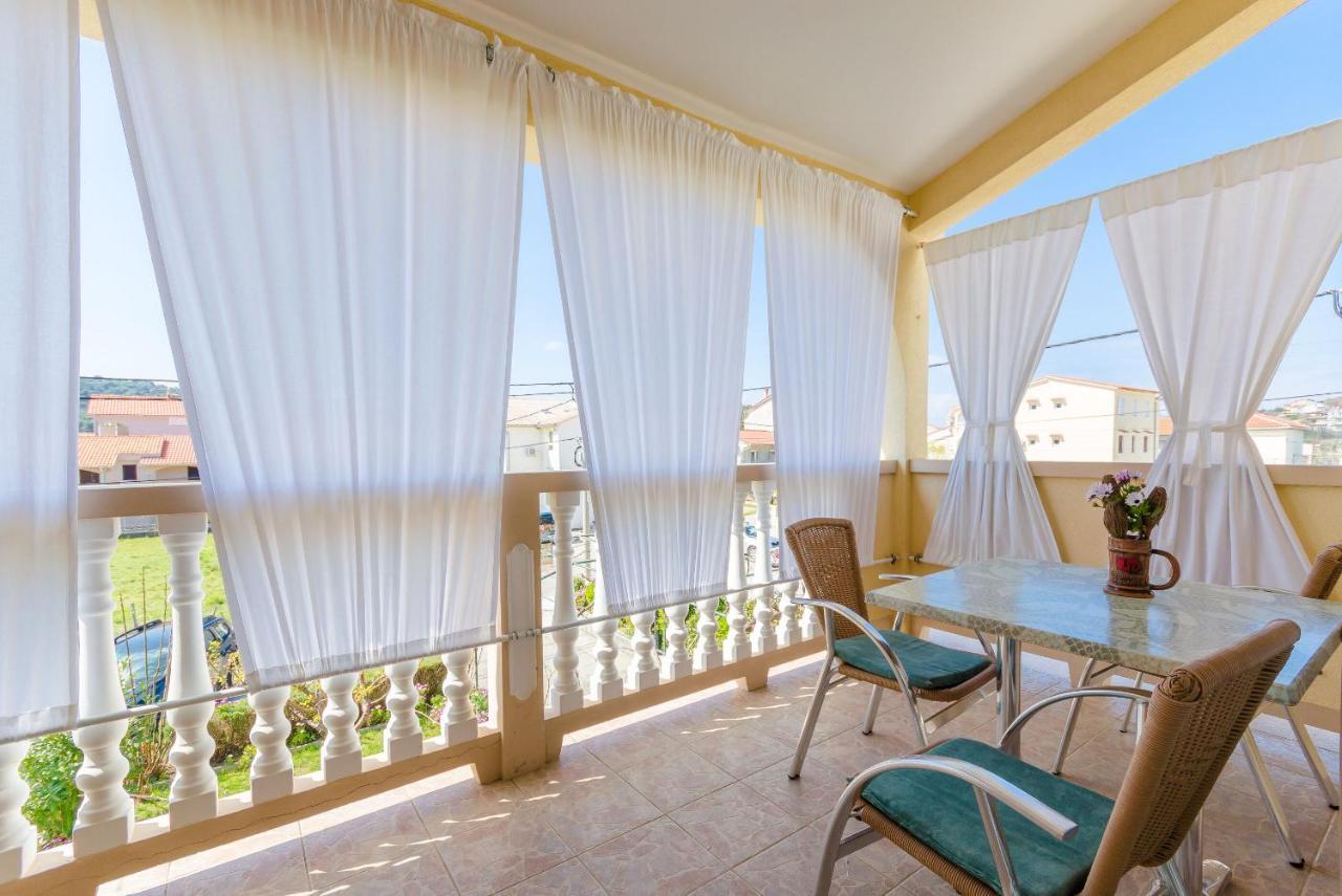 Apartments Mijatovic Lopar Exterior photo